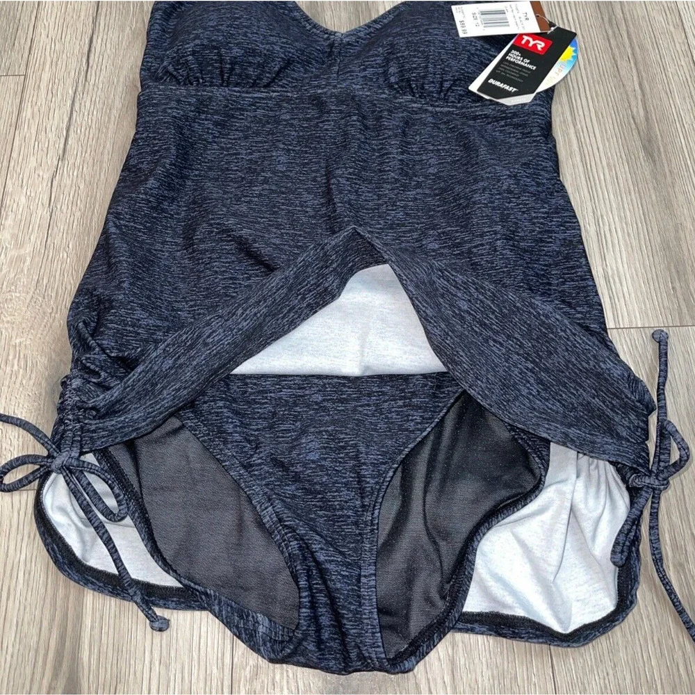 TYR DuraFast Elite MANTRA VNeck Sheath 1pc Swimsuit Black - Size 12 - $90